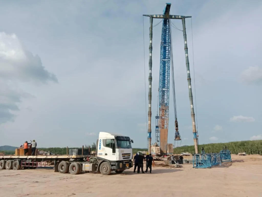 รถหางโลวเบทขนย้ายเครื่องตอกเสาเข็ม - รับขนย้ายรถแบคโฮทั่วประเทศ.com บริการขนย้ายเครื่องตอกเสาเข็ม